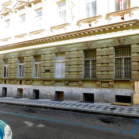 Pamětní deska Carla Ferdinanda Cori v Salmovské ulici v Praze