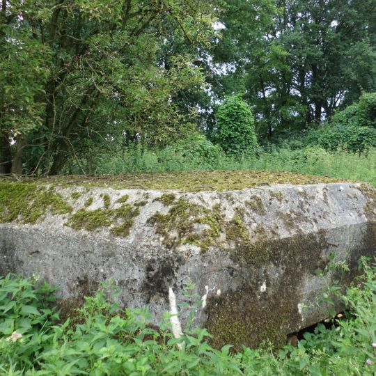 Kazemat GL125 op de liniedijk langs de A12