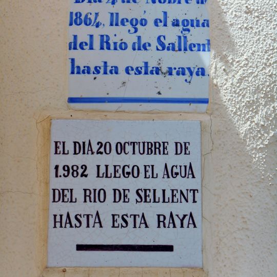 Ceramic sign of the water level of the flood of 1864