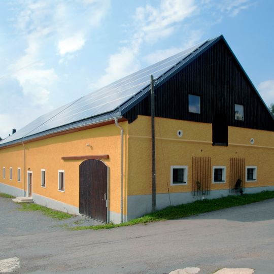 Wirtschaftsgebäude eines ehemaligen Rittergutes, mit bemerkenswertem dreischiffigen Stall Dorfstraße 49