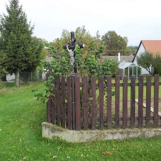 Kříž v zahradě v Psárově