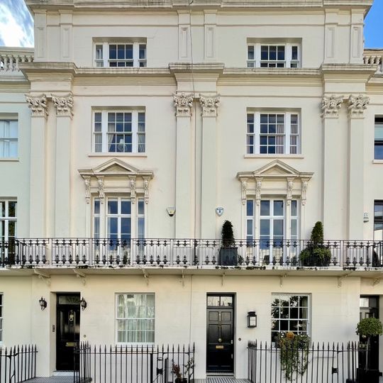 1-10, Victoria Square Sw1