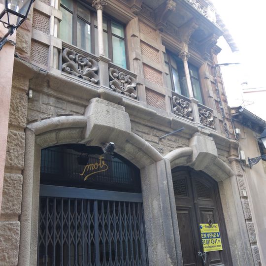 Building in carrer Cardona, 12