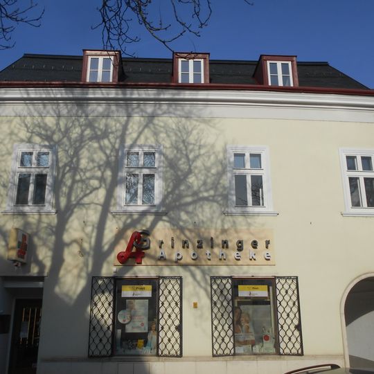 Wohn- und Geschäftshaus, Apotheke Cobenzlgasse 10