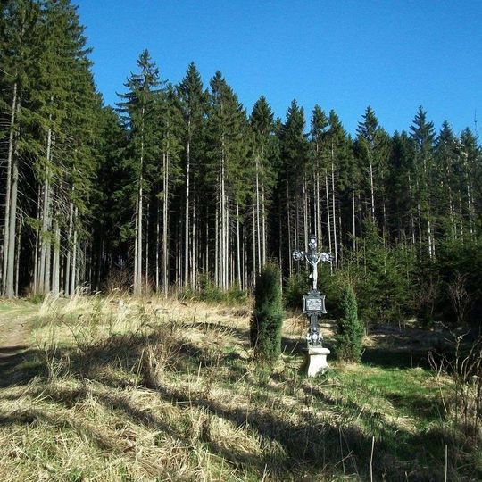 Kříž pod kopcem Vrchy