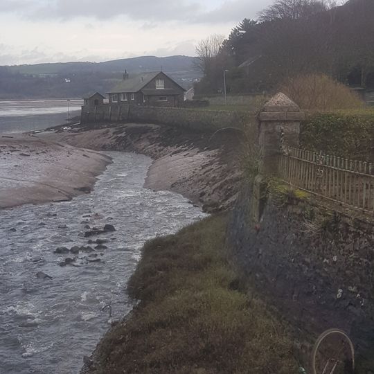 Retaining wall of Afon Gyffin to E of Pont Pensarn