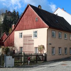 Wohnhaus in halboffener Bebauung Elstraer Straße 30