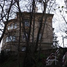 Nájomný dom, záhrada