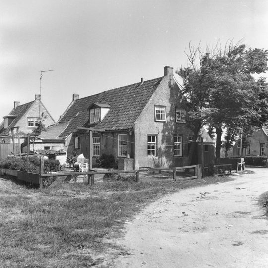 Karakteristiek Amelander huis onder zadeldak tussen topgevels