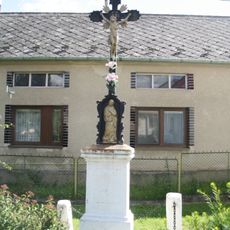 Kříž u kaple v Mastníku