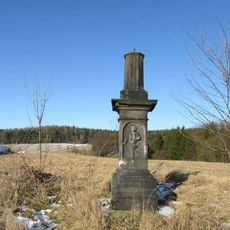 Kříž u Hynčiny vedle polní cesty (2)