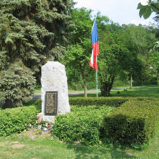 Pomník padlým v 1. a 2. světové válce ve středu Strenic