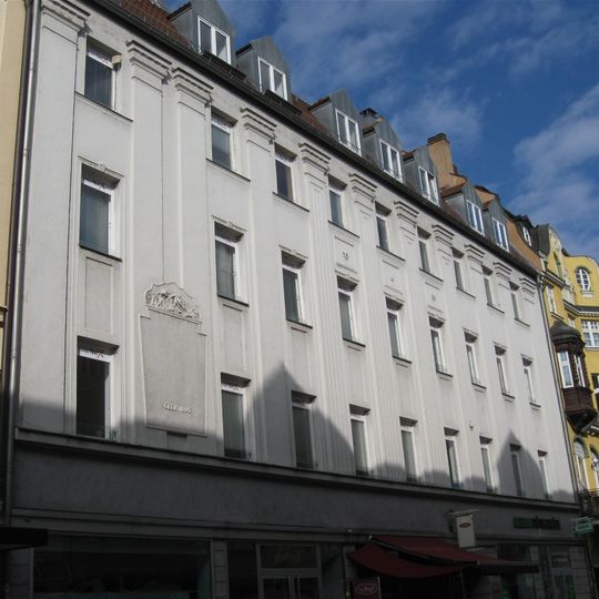 Wohn- und Geschäftshaus