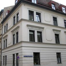 Vorstädtisches Mietshaus