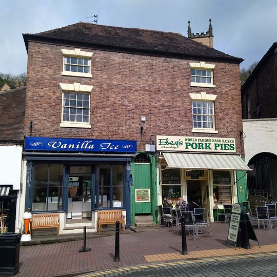 12 And 13, Tontine Hill