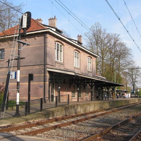 Lunteren railway station