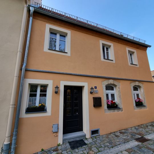 Wohnhaus in Ecklage in halboffener Bebauung Unterm Schloß 1