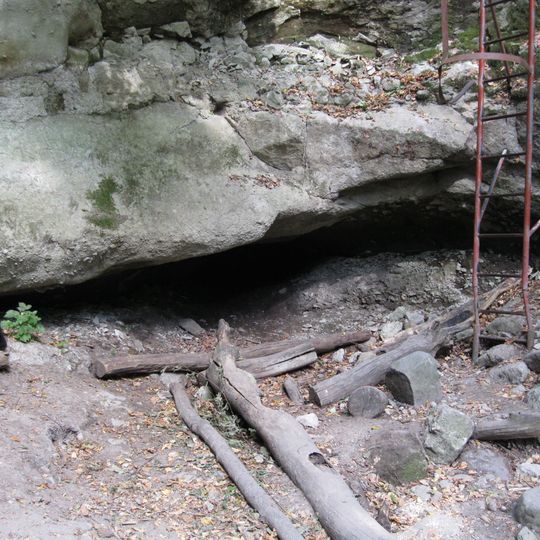 Vízesés-alatti Cave