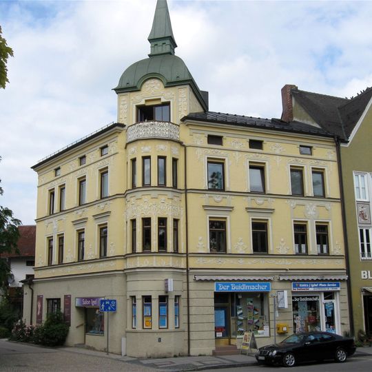 Bahnhofstraße 16