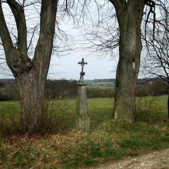 Kříž východně od Velenov