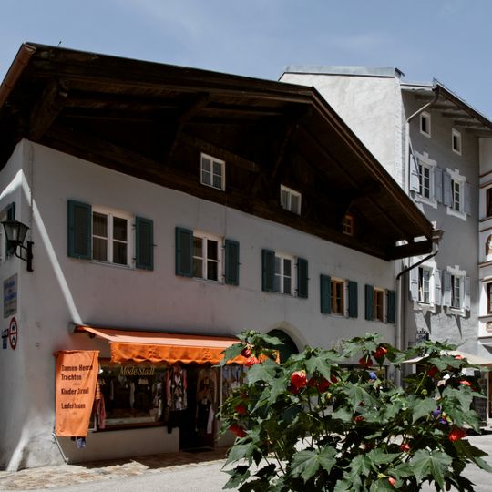 Wohn- und Geschäftshaus