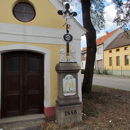 Kříž u kaple sv. Víta v Ohrazenicích