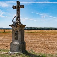 Kříž u cesty mezi Náchodskem a Robousy