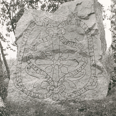 Uppland Runic Inscription 735