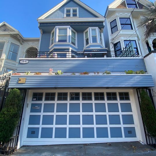 Maxime Leforestier's blue house