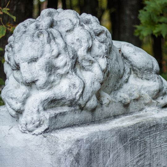 Садово-парковая скульптура «Спящий лев»