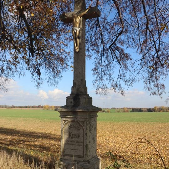Kříž u silnice severně od Biskupic