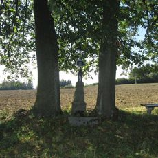 Kříž západně od Květuše