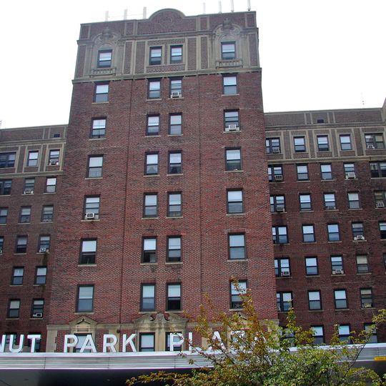 Walnut Park Plaza Hotel