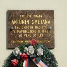 Pamětní deska Antonína Smetany na domě Pechlátova 49/3 v Radlicích