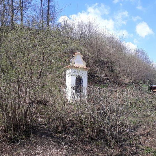 Výklenková kaplička s obrazem Nejsvětější Trojice