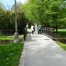 Jižní můstek přes Spolský potok v Komenského sadech v Třeboni