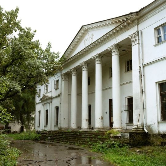 Petrovo-Dalneye Estate