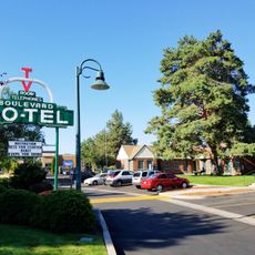 Boulevard Mo-tel