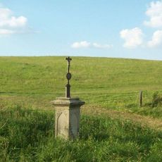 Kříž na rozcestí východně od Březína