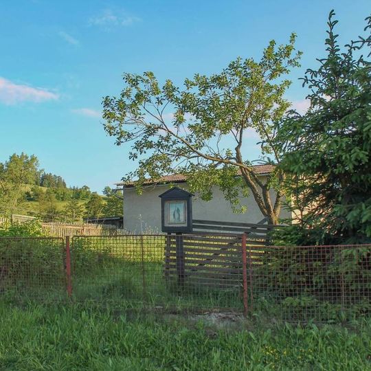 Obrázek v Hrabenově u hlavní silnice