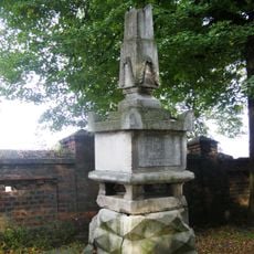 D. cmentarz przy kościele, z czterema nagrobkami