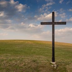 Pamětní kříž v poli východně od Háje u Loučné pod Klínovcem