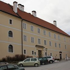 Volksschule/Pfarrhof, ehem. Kloster