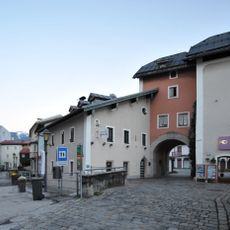 Bürgerhaus mit Stadtmauer