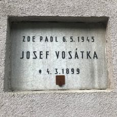 Pamětní deska Josefa Vosátky na domě Batelovská 120/5 v Praze