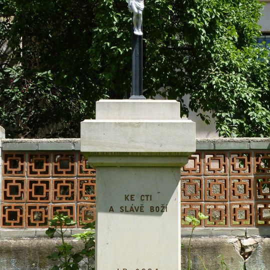 Kříž u fary v Tuřanech