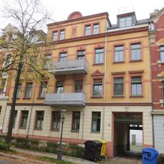 Mietshaus in geschlossener Bebauung, mit Vorgarten Gustav-Adolf-Straße 8