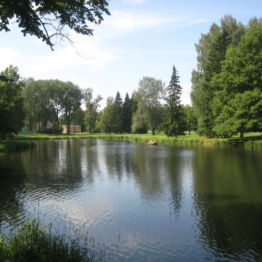 Vokzalny pond in Pavlovsk park