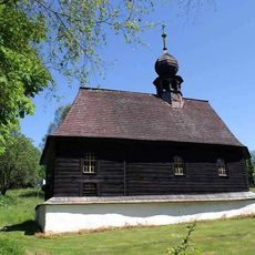 Kaple sv. Jana Nepomuckého ve středu obce Klepáčov