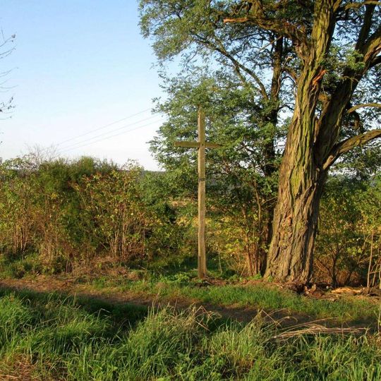 Kříž západně od Bujesil na rozcestí